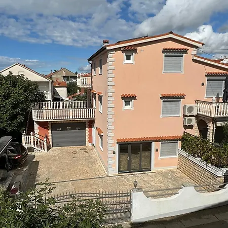 Katy & David Apartman