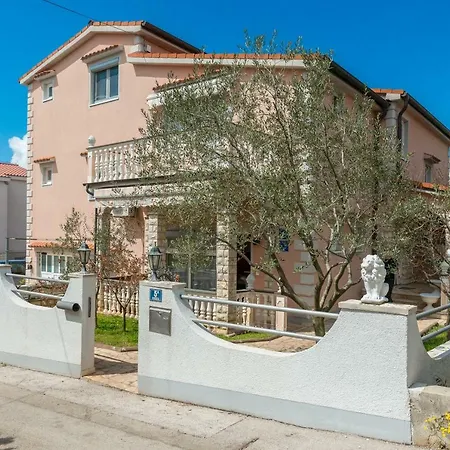 Katy & David Apartmán *