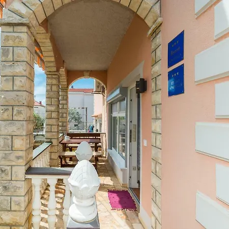 Katy & David Apartmán *